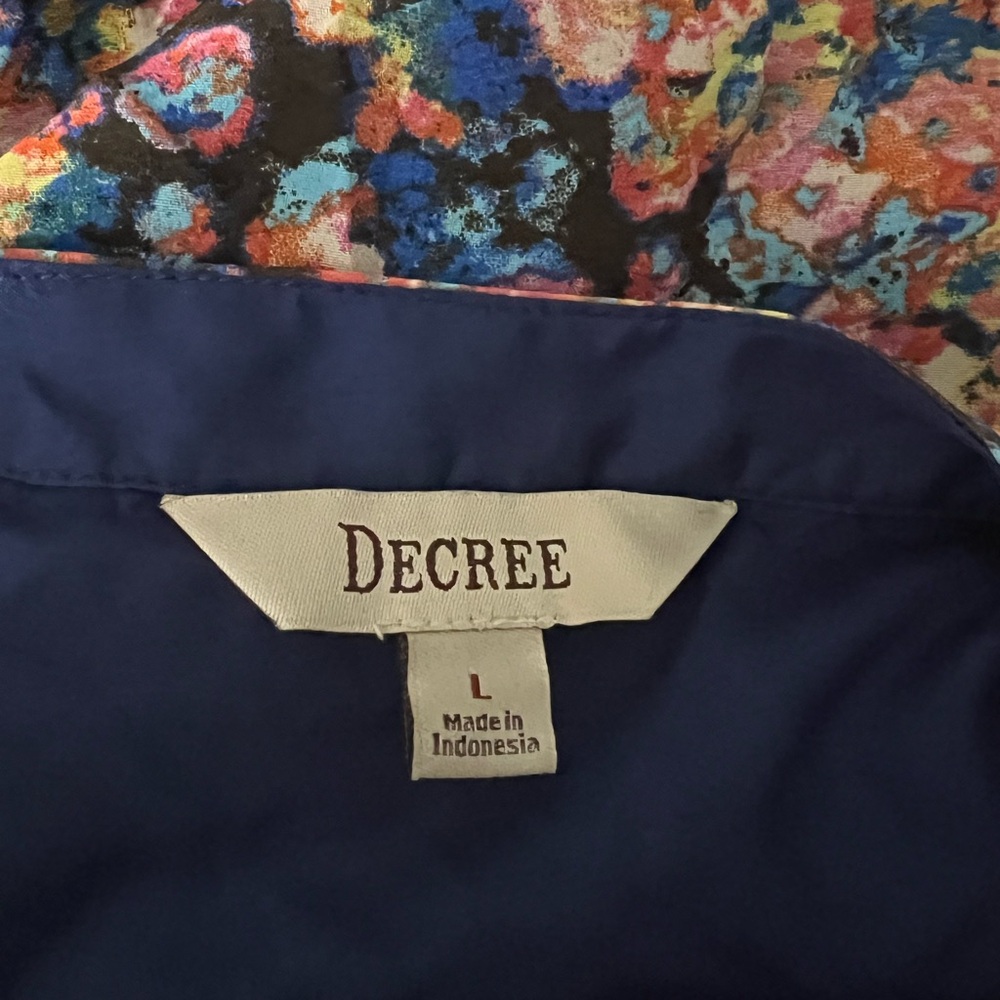 Decree Colorful Abstract Pattern Top - Picture 9 of 11